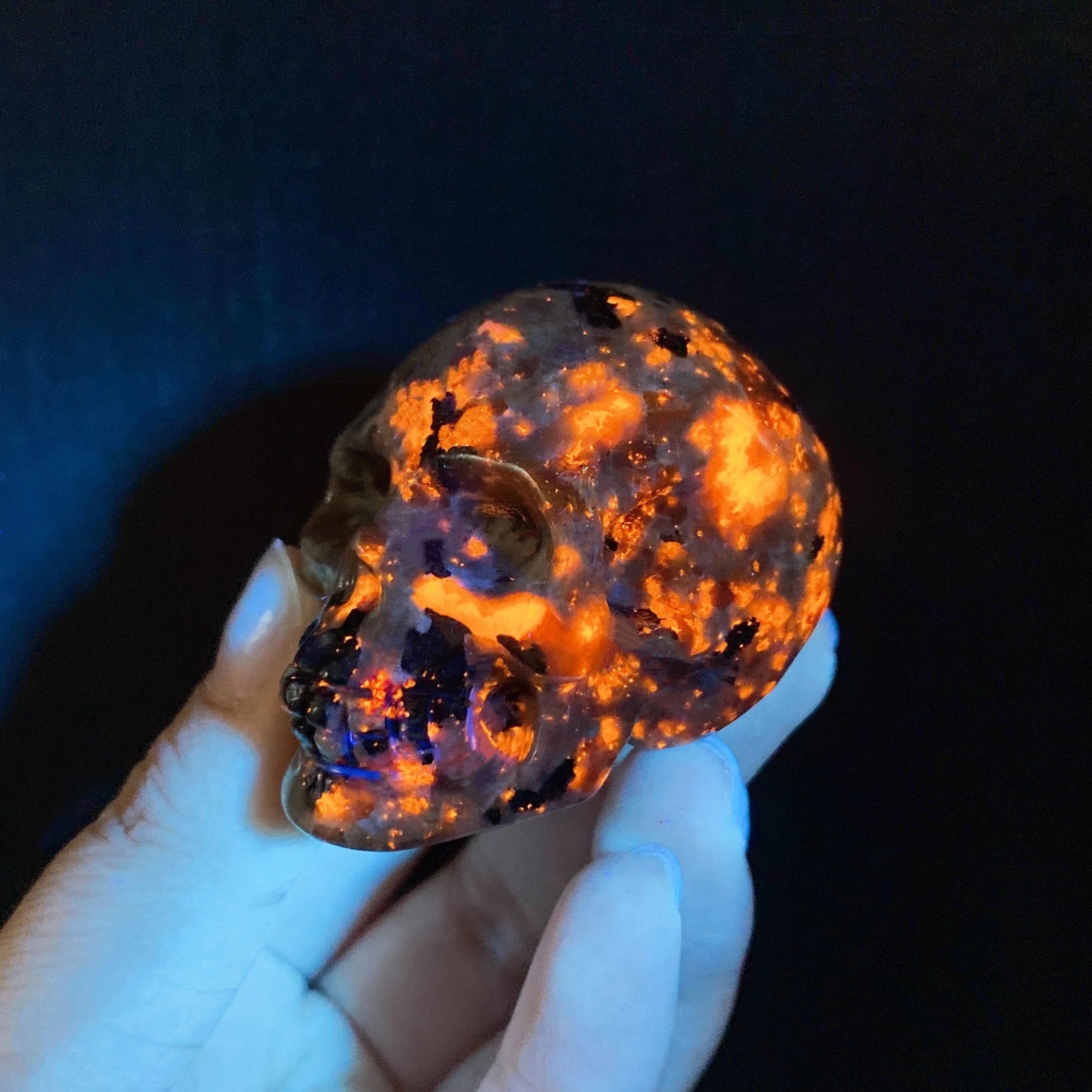Yooperlite Skull Crystal Statue