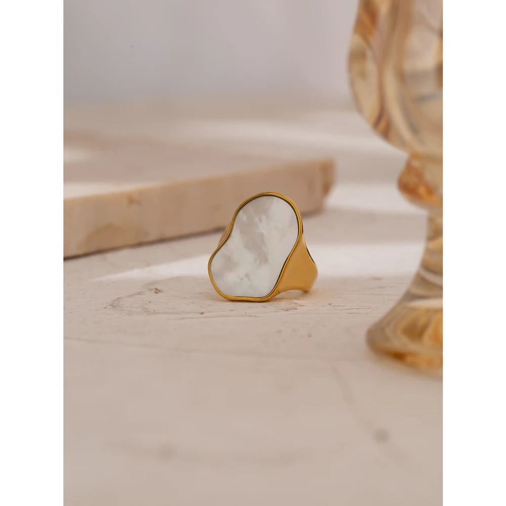 Natural Shell Vintage Ring